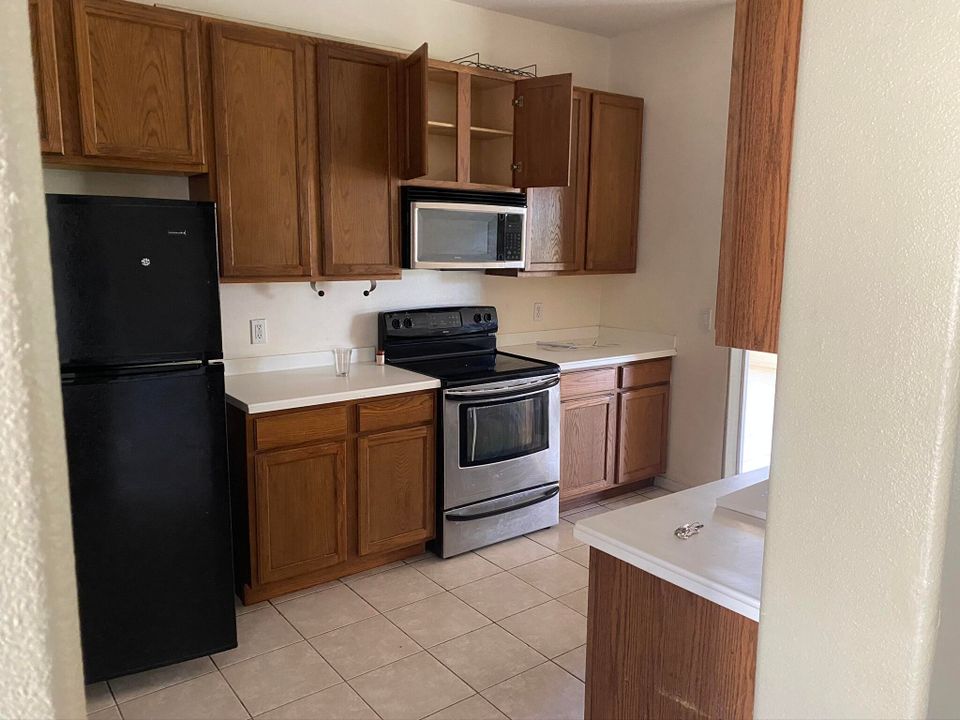 Recently Rented: $1,900 (3 beds, 2 baths, 1576 Square Feet)