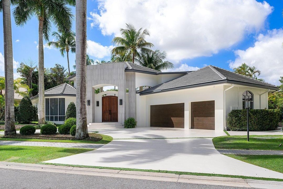 Recently Sold: $6,850,000 (5 beds, 4 baths, 5161 Square Feet)