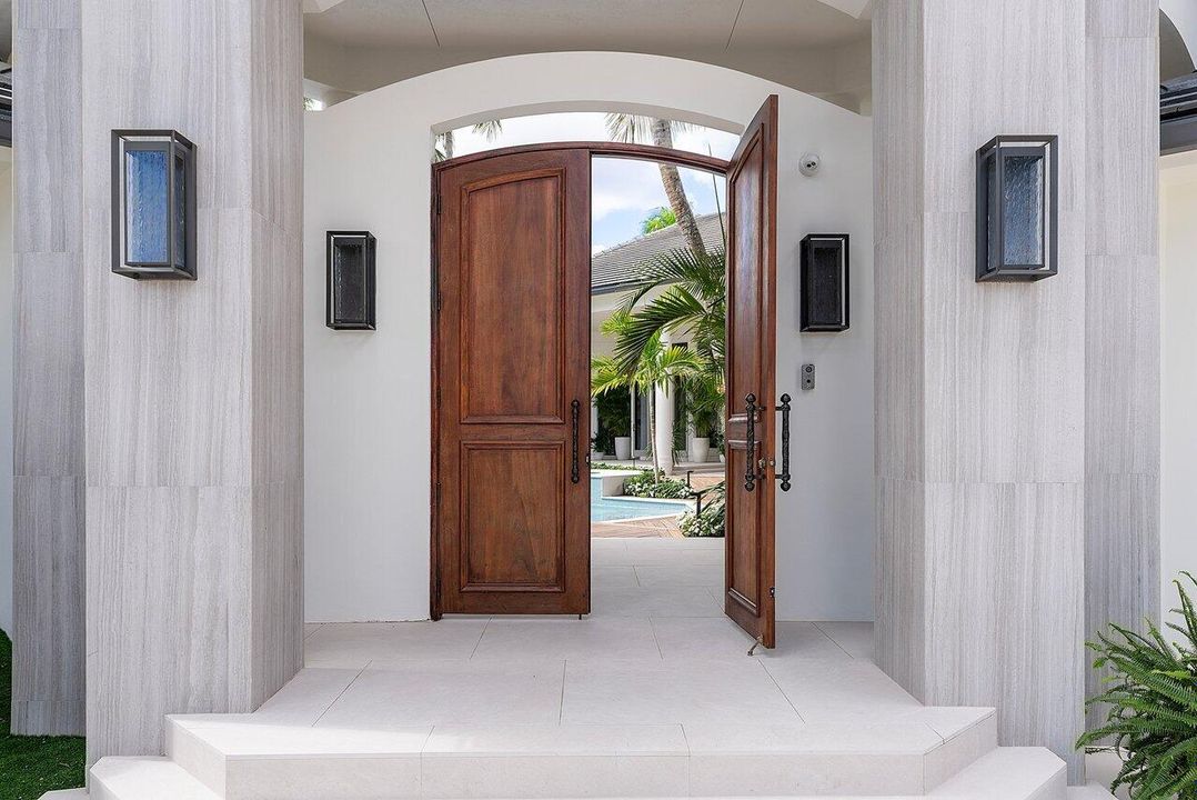 Recently Sold: $6,850,000 (5 beds, 4 baths, 5161 Square Feet)