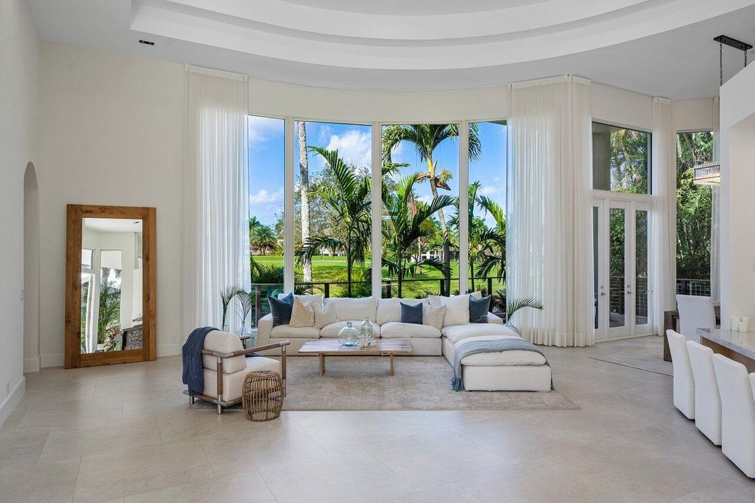 Recently Sold: $6,850,000 (5 beds, 4 baths, 5161 Square Feet)