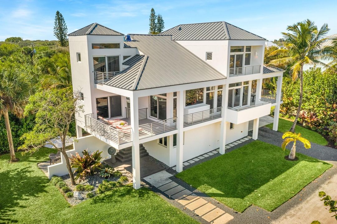 Vendido Recientemente: $2,575,000 (3 camas, 3 baños, 3255 Pies cuadrados)