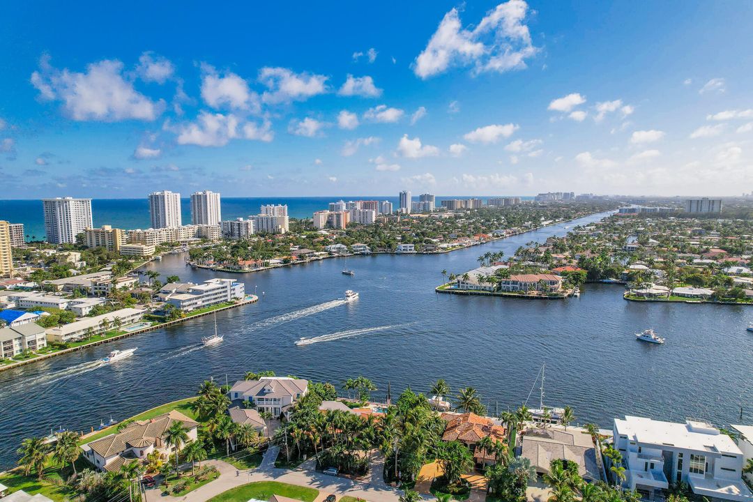 Recently Sold: $4,900,000 (4 beds, 3 baths, 3734 Square Feet)