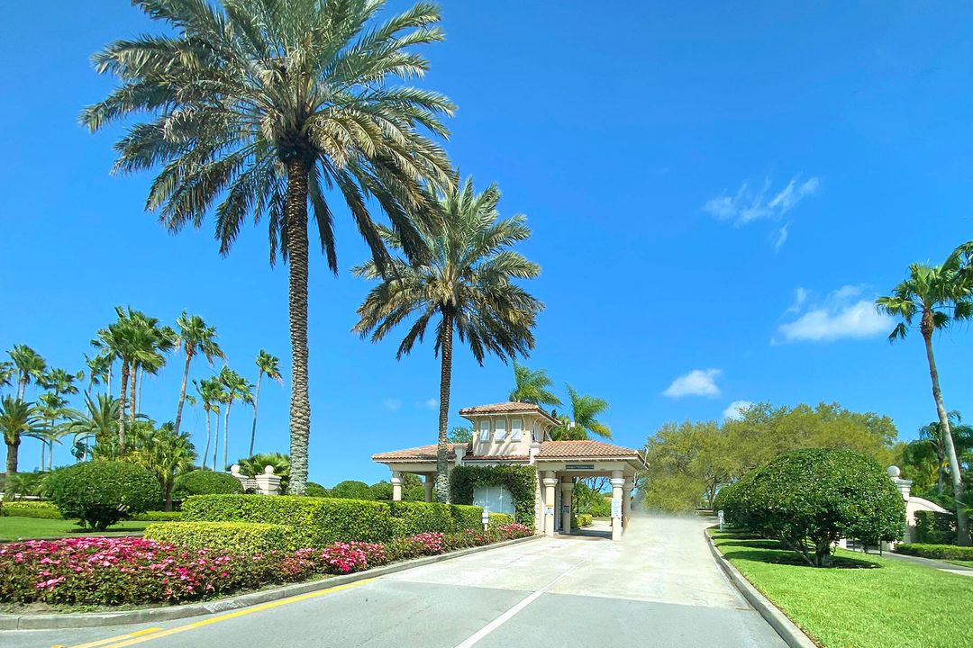 Recently Sold: $900,000 (3 beds, 2 baths, 2165 Square Feet)
