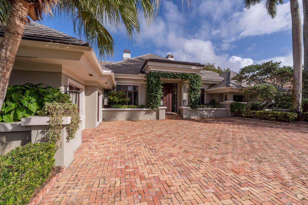 Recently Sold: $5,250,000 (5 beds, 5 baths, 4992 Square Feet)