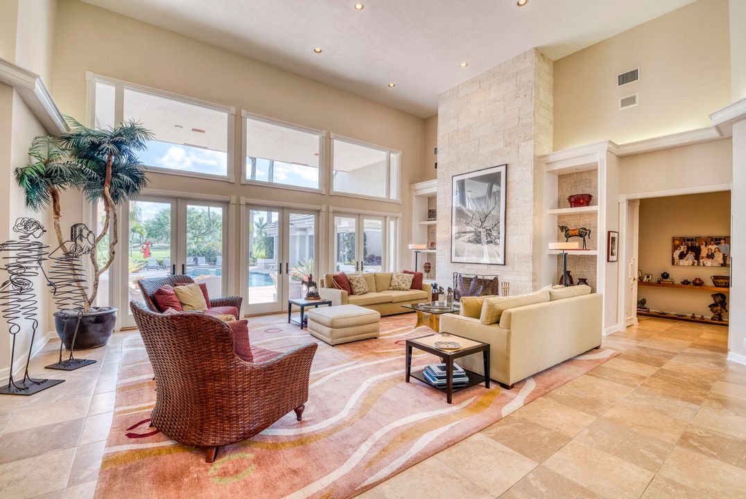 Recently Sold: $5,250,000 (5 beds, 5 baths, 4992 Square Feet)