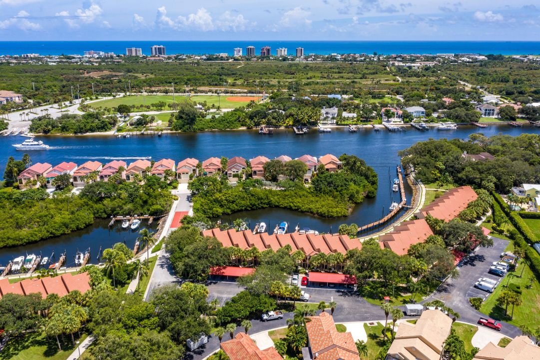 Recently Sold: $1,050,000 (3 beds, 3 baths, 1514 Square Feet)
