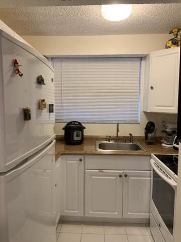 Active With Contract: $175,000 (1 beds, 1 baths, 632 Square Feet)