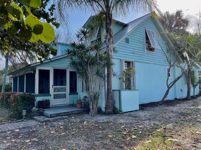 Recently Sold: $725,000 (3 beds, 2 baths, 1345 Square Feet)