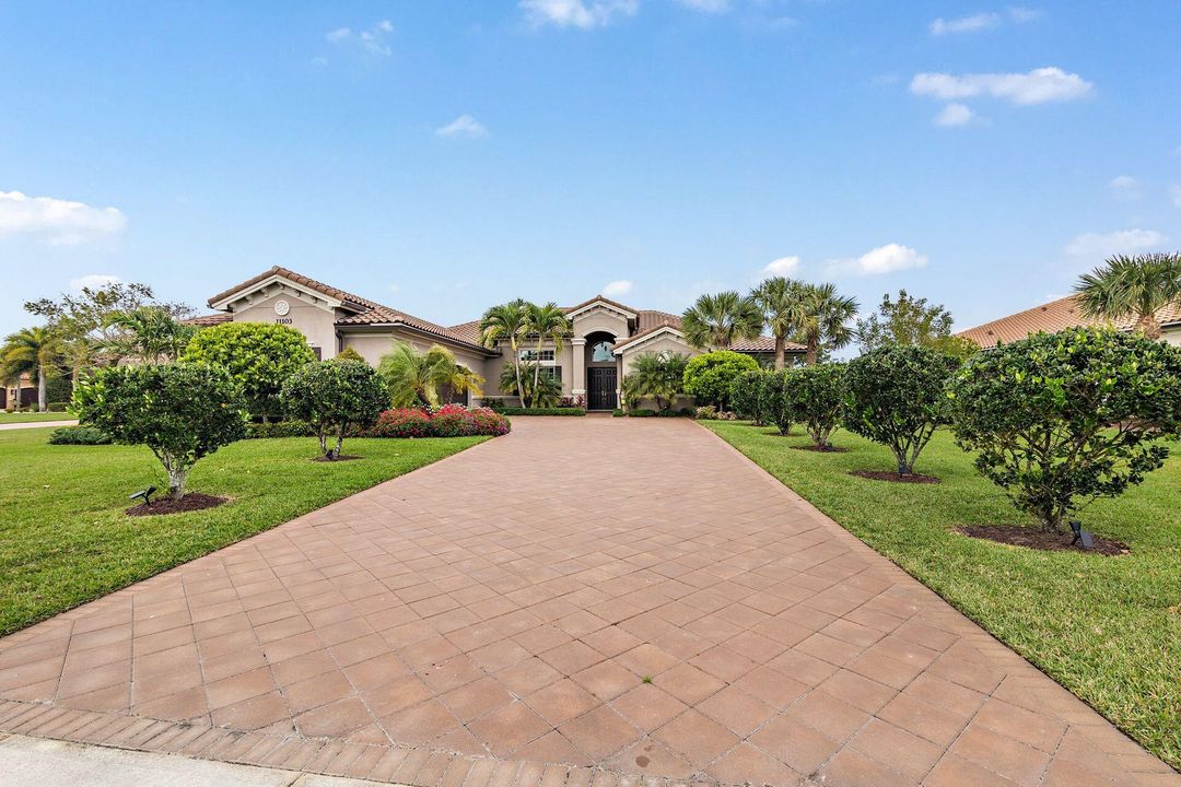 Recently Sold: $1,410,000 (4 beds, 4 baths, 4097 Square Feet)