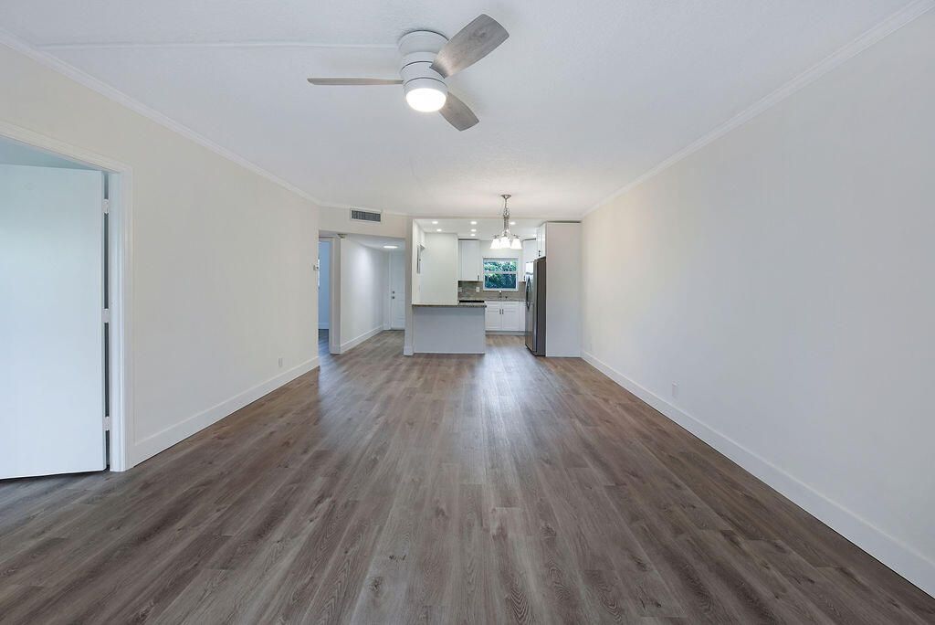 Active With Contract: $1,800 (2 beds, 1 baths, 900 Square Feet)