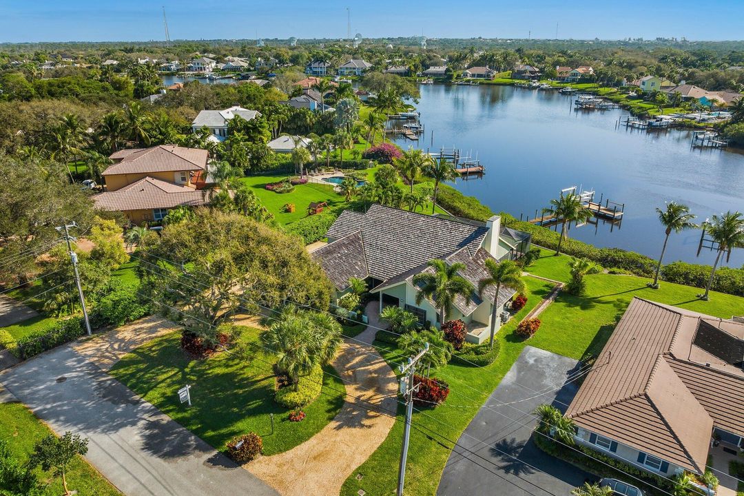 Vendido Recientemente: $3,200,000 (3 camas, 2 baños, 2535 Pies cuadrados)