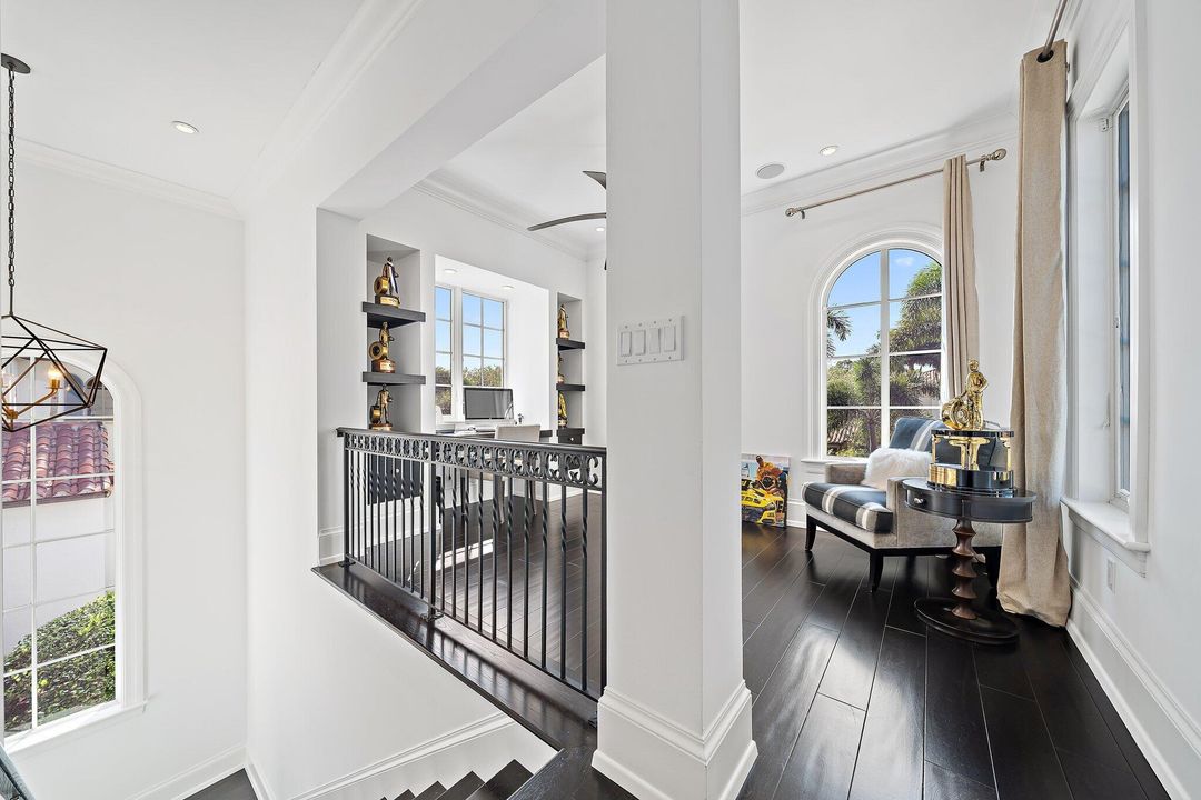 Recently Sold: $5,000,000 (5 beds, 4 baths, 5586 Square Feet)