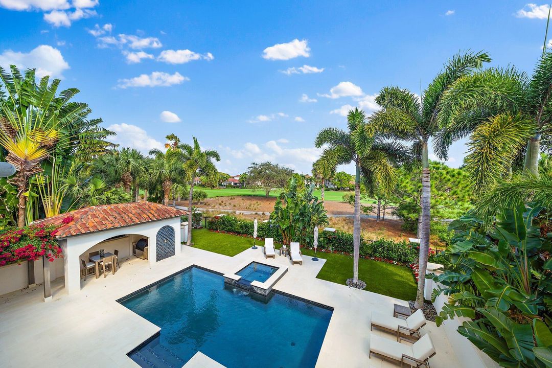 Recently Sold: $5,000,000 (5 beds, 4 baths, 5586 Square Feet)