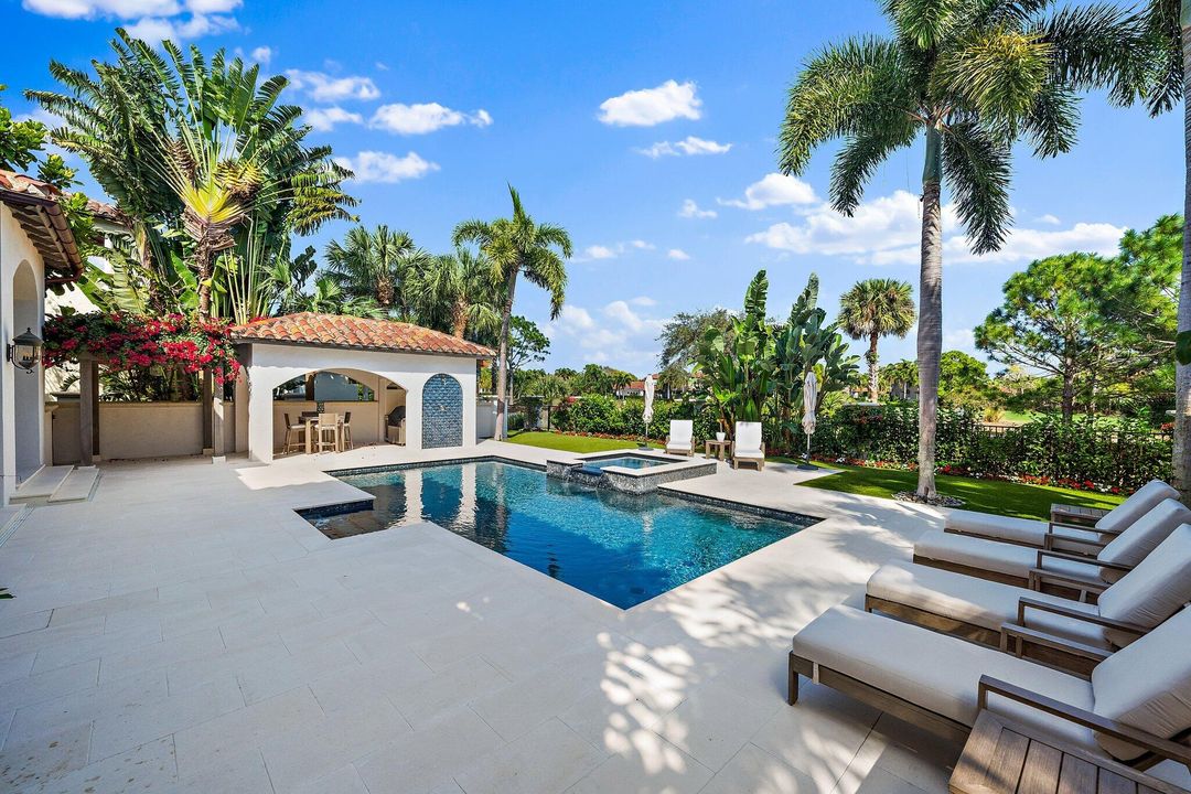 Recently Sold: $5,000,000 (5 beds, 4 baths, 5586 Square Feet)