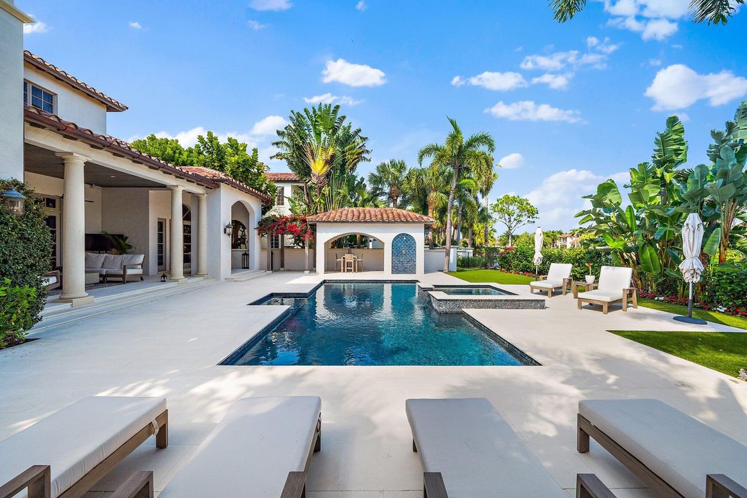 Recently Sold: $5,000,000 (5 beds, 4 baths, 5586 Square Feet)