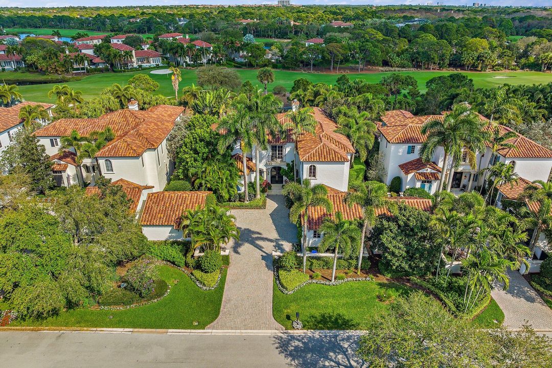 Recently Sold: $5,000,000 (5 beds, 4 baths, 5586 Square Feet)