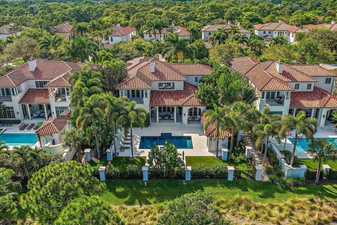 Recently Sold: $5,000,000 (5 beds, 4 baths, 5586 Square Feet)