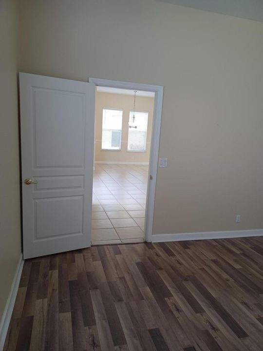 Active With Contract: $3,150 (3 beds, 2 baths, 1440 Square Feet)