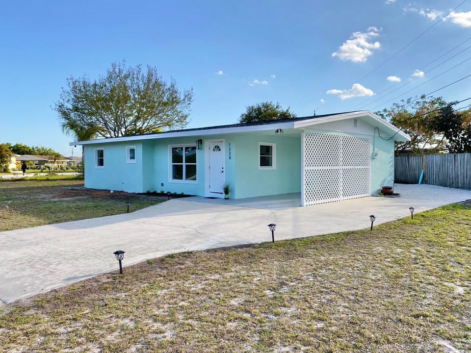 Recently Sold: $369,900 (3 beds, 2 baths, 1128 Square Feet)