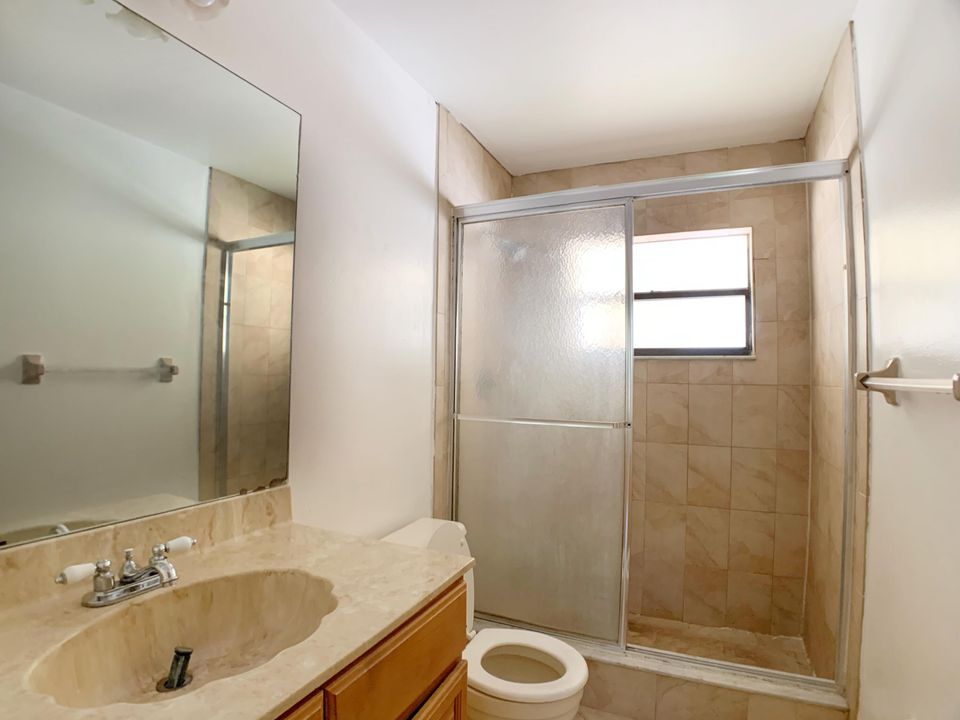 最近租的: $8,000 (2 贝兹, 2 浴室, 850 平方英尺)