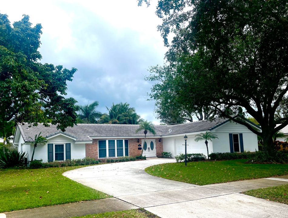 Recently Sold: $1,165,000 (4 beds, 2 baths, 2060 Square Feet)