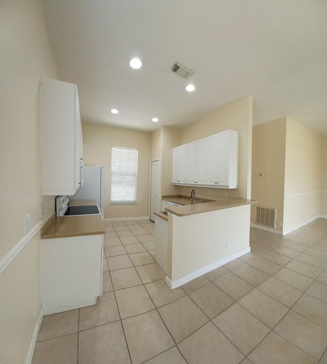 Active With Contract: $3,150 (3 beds, 2 baths, 1440 Square Feet)