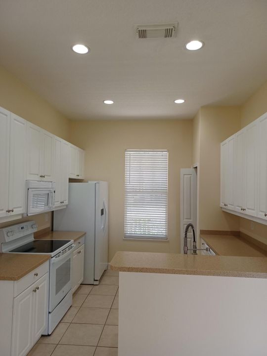 Active With Contract: $3,150 (3 beds, 2 baths, 1440 Square Feet)