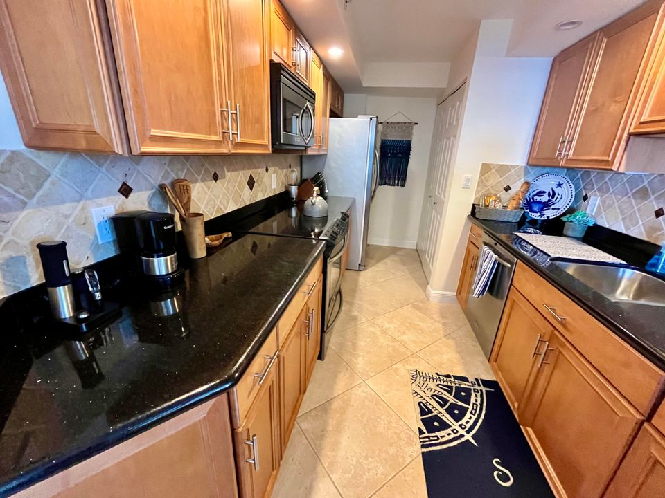 Active With Contract: $7,500 (2 beds, 2 baths, 1600 Square Feet)