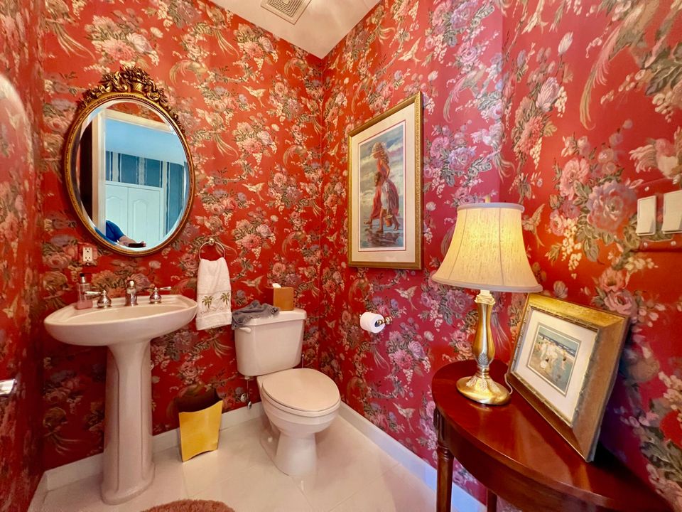 最近售出: $998,000 (3 贝兹, 2 浴室, 2165 平方英尺)