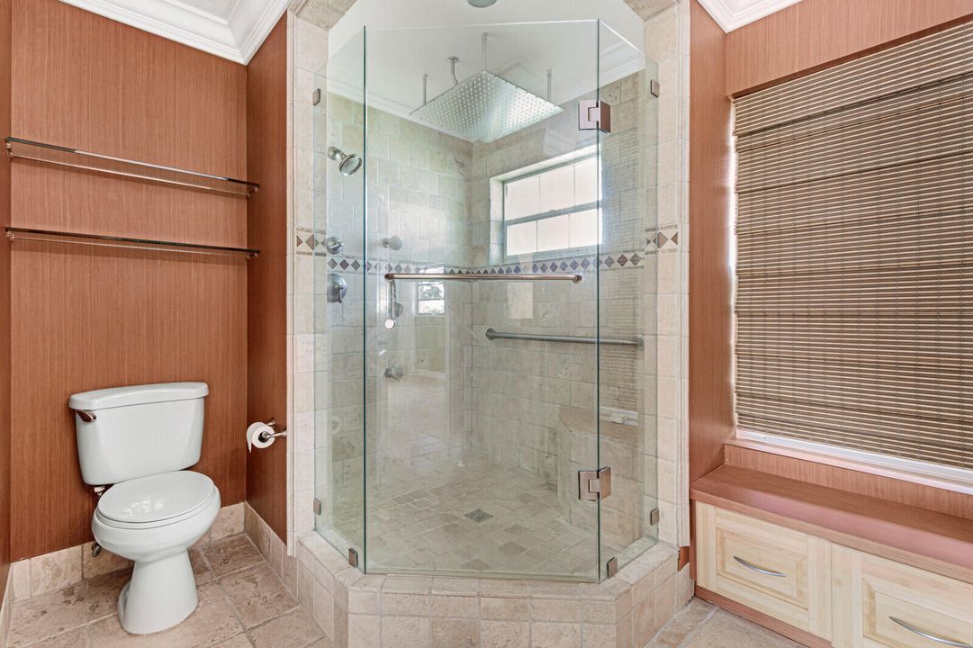最近售出: $1,388,888 (2 贝兹, 2 浴室, 1604 平方英尺)