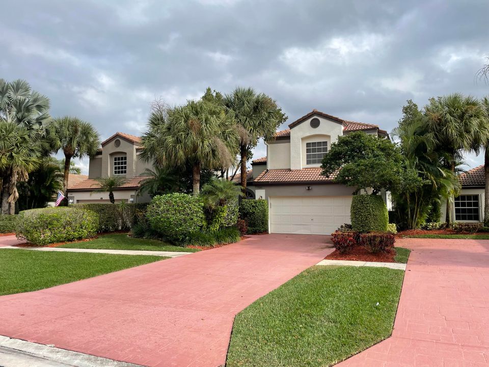 Recently Sold: $849,000 (4 beds, 3 baths, 2828 Square Feet)