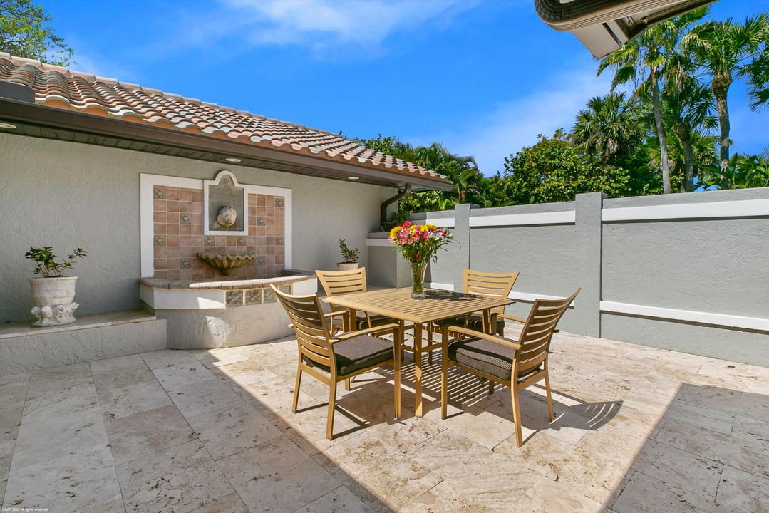 Recently Sold: $3,675,000 (3 beds, 3 baths, 2426 Square Feet)