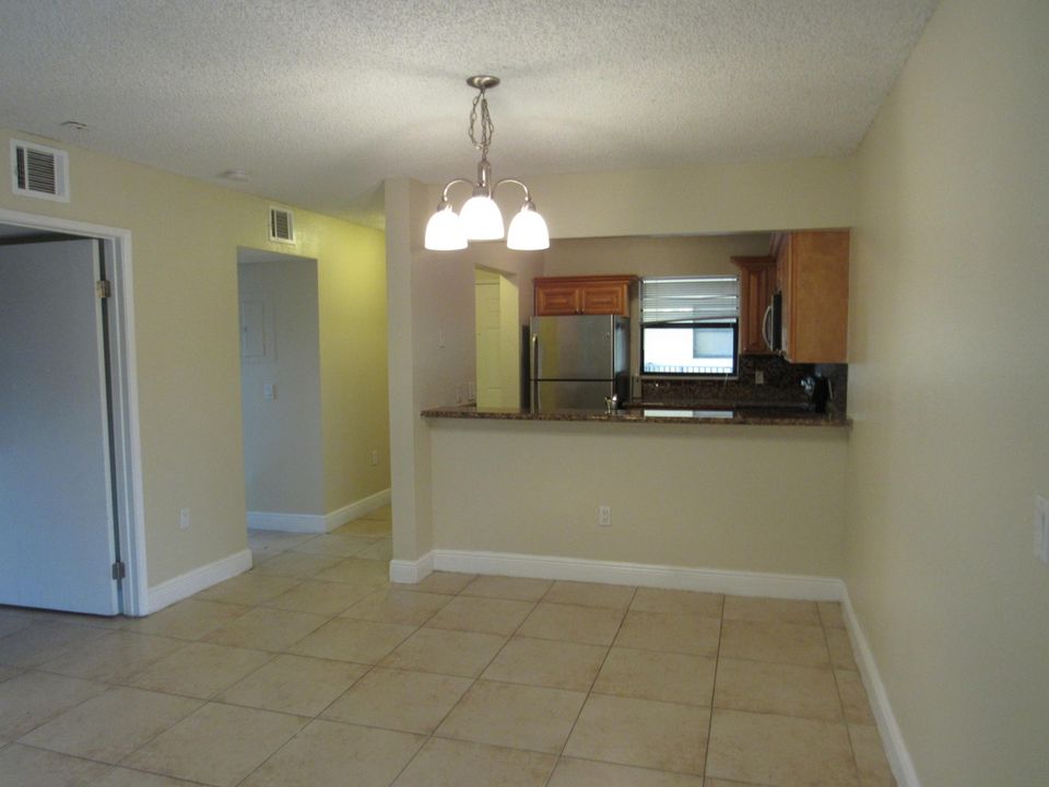 Recently Rented: $2,000 (2 beds, 2 baths, 900 Square Feet)
