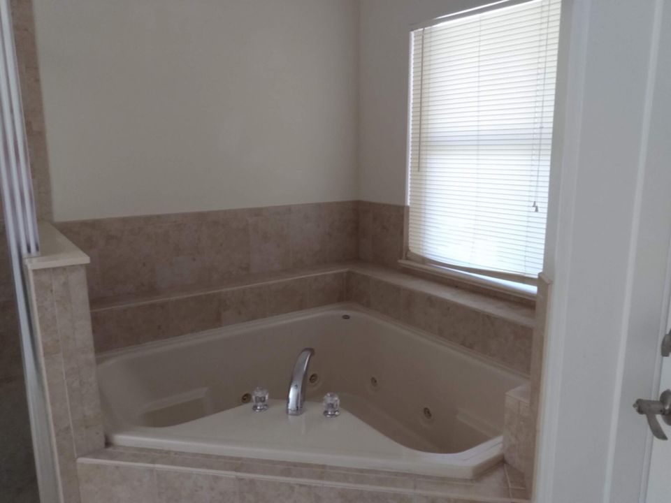最近售出: $424,900 (4 贝兹, 2 浴室, 1838 平方英尺)