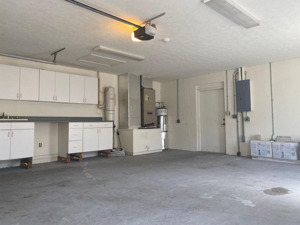 Recently Sold: $350,000 (3 beds, 2 baths, 1542 Square Feet)