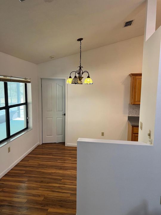 Recently Sold: $350,000 (3 beds, 2 baths, 1542 Square Feet)