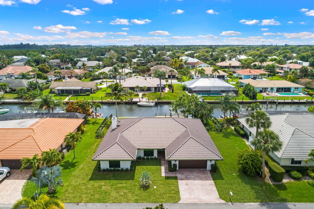 Recently Sold: $1,950,000 (3 beds, 2 baths, 2261 Square Feet)