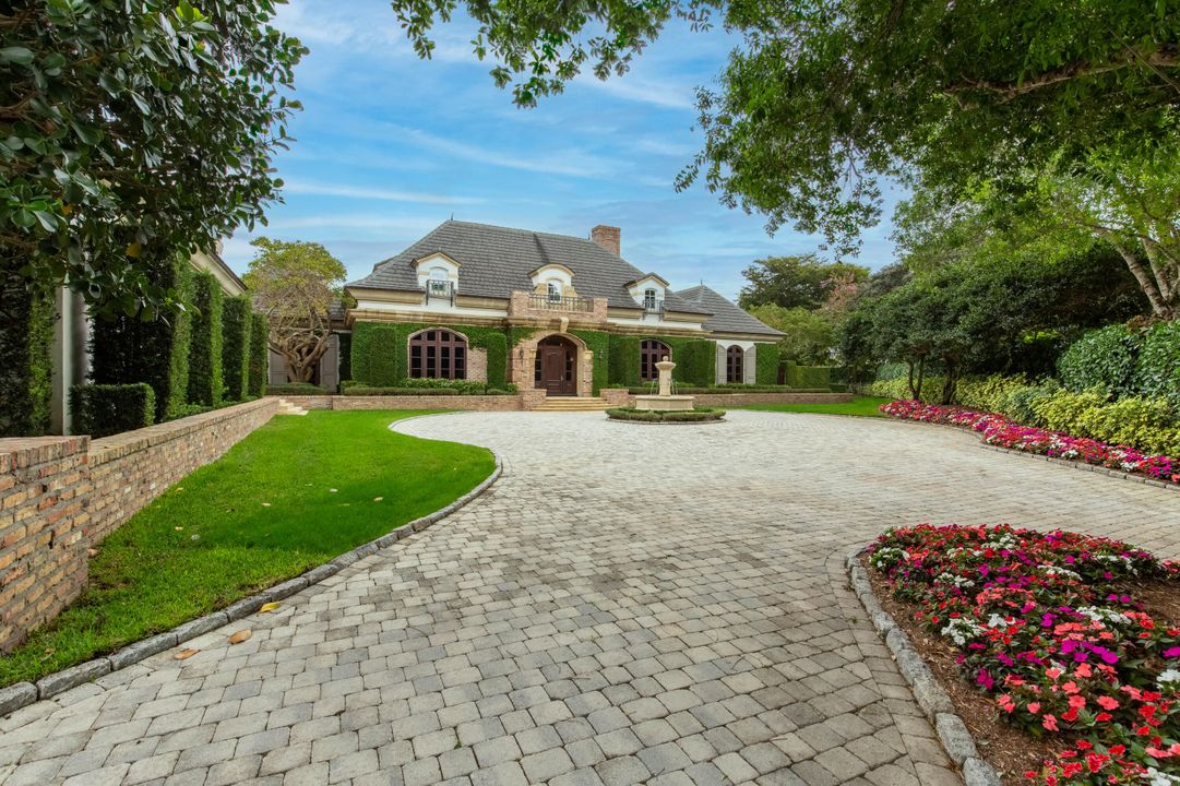 Recently Sold: $9,825,000 (6 beds, 6 baths, 6818 Square Feet)