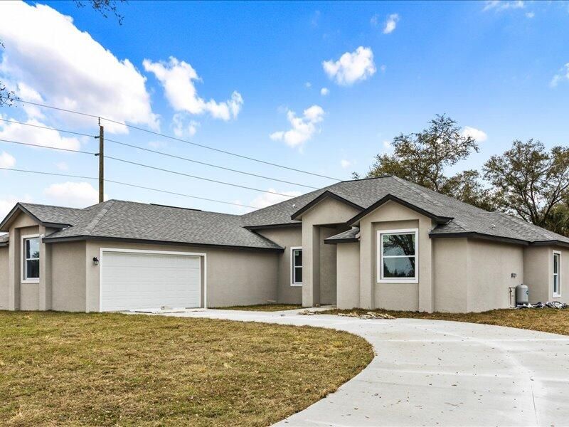 Recently Sold: $449,000 (3 beds, 2 baths, 2313 Square Feet)