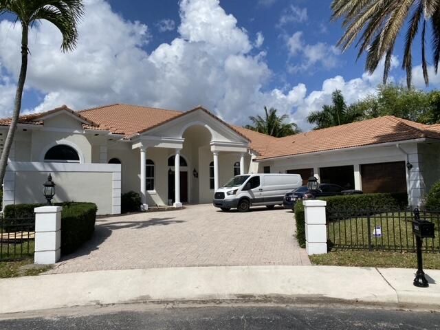 Recently Sold: $2,300,000 (3 beds, 3 baths, 4311 Square Feet)