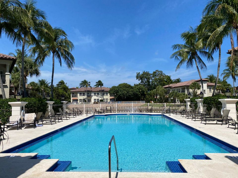 Recently Sold: $852,500 (3 beds, 2 baths, 1888 Square Feet)