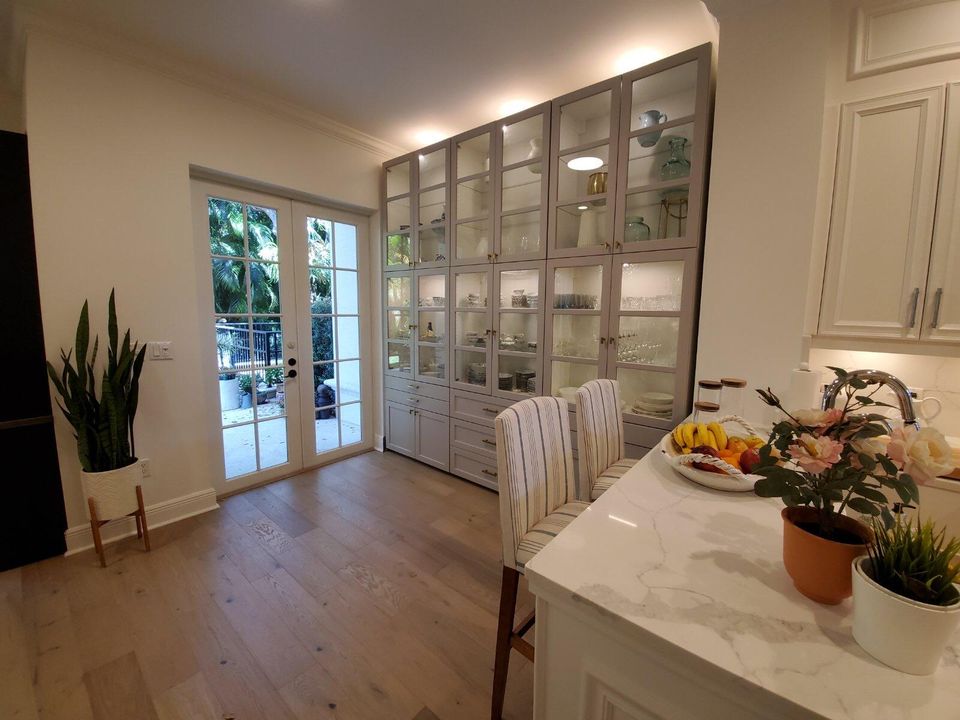 Recently Sold: $852,500 (3 beds, 2 baths, 1888 Square Feet)