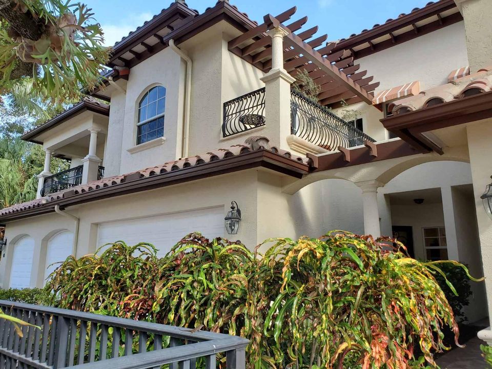 Recently Sold: $852,500 (3 beds, 2 baths, 1888 Square Feet)