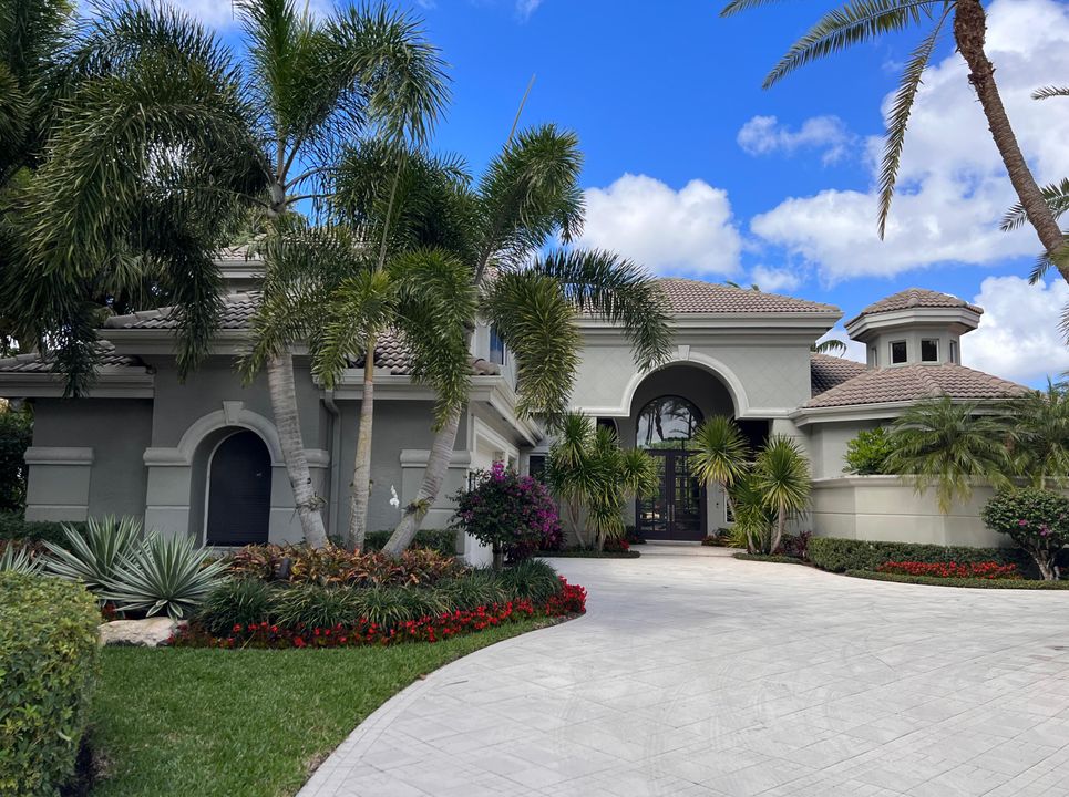 Recently Sold: $3,000,000 (4 beds, 2 baths, 4650 Square Feet)