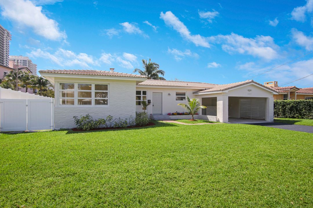 Recently Sold: $1,100,000 (3 beds, 2 baths, 1836 Square Feet)