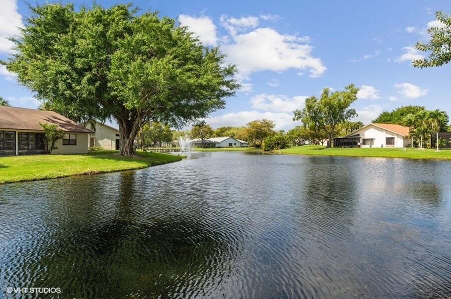 Recently Sold: $425,000 (2 beds, 2 baths, 1533 Square Feet)