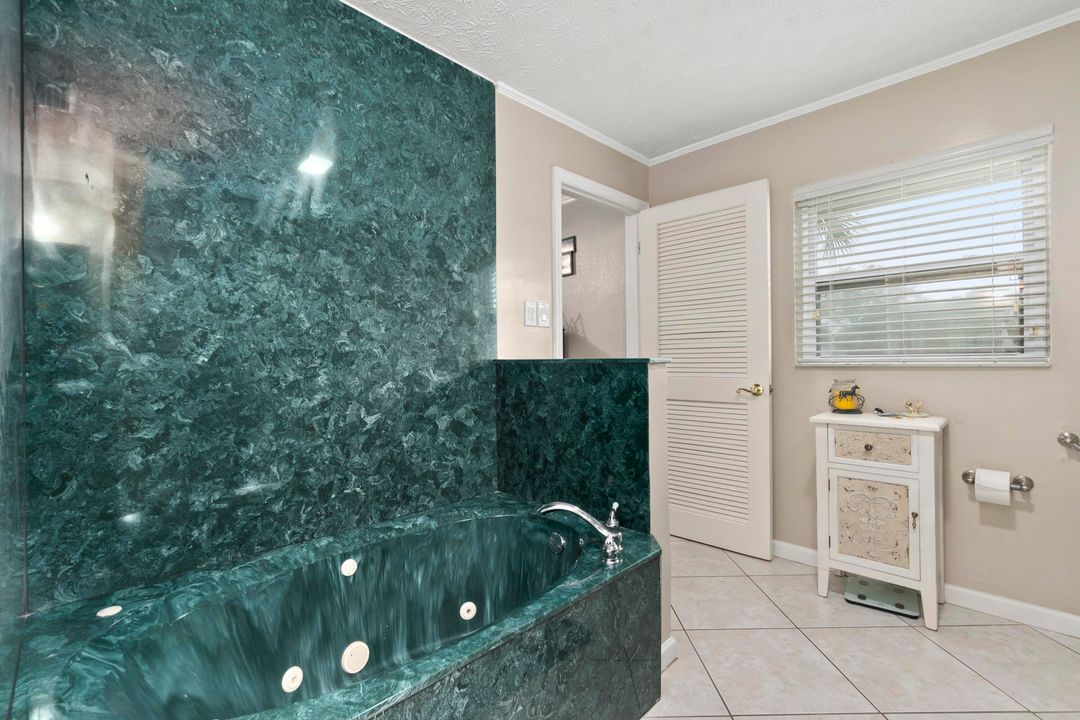Недавно продано: $725,000 (4 спален, 3 ванн, 2436 Квадратных фут)
