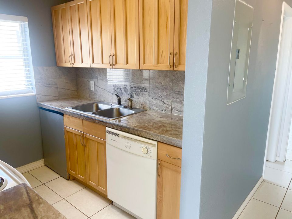 Recently Rented: $1,700 (1 beds, 1 baths, 602 Square Feet)