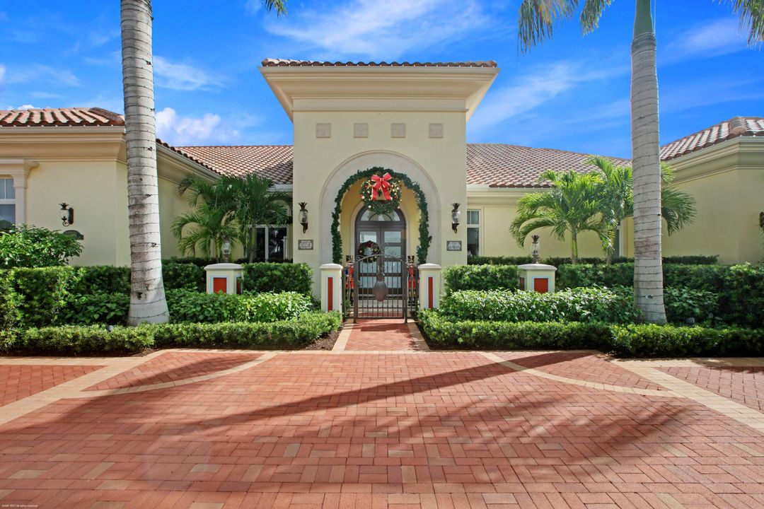 Recently Sold: $10,950,000 (5 beds, 6 baths, 8880 Square Feet)