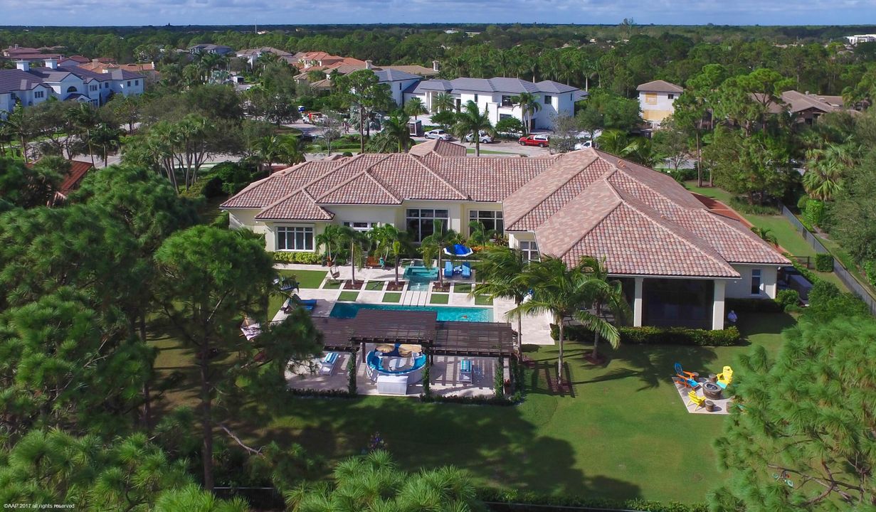 Recently Sold: $10,950,000 (5 beds, 6 baths, 8880 Square Feet)